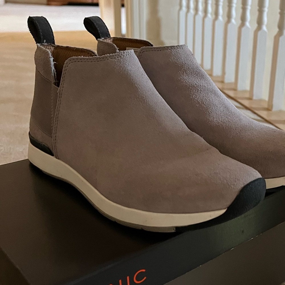 Vionic Sneaker